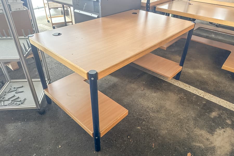 Schreibtisch